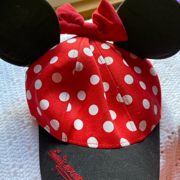 Minnie Mouse hat - Picture 2 of 3